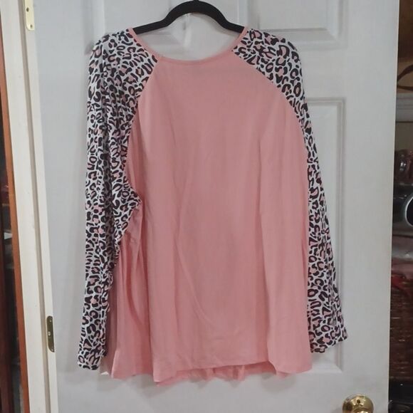 Pink and Leopard Sleeve top - Picture 5 of 6